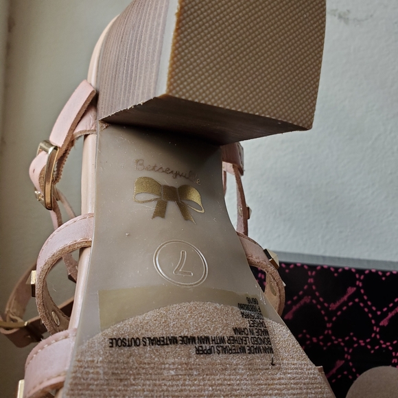 πHPβ¨ BNIB! Betseyville Naveah Gladiator Sandals - Size 7 - Picture 10 of 12